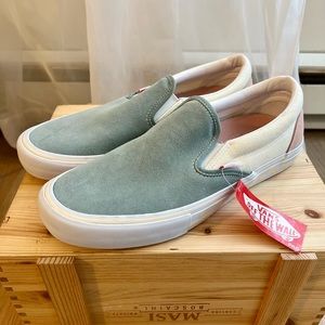 BRAND NEW. Men’s Vans size 11.5